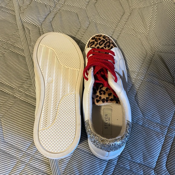 Fancy sneakers - Picture 3 of 4